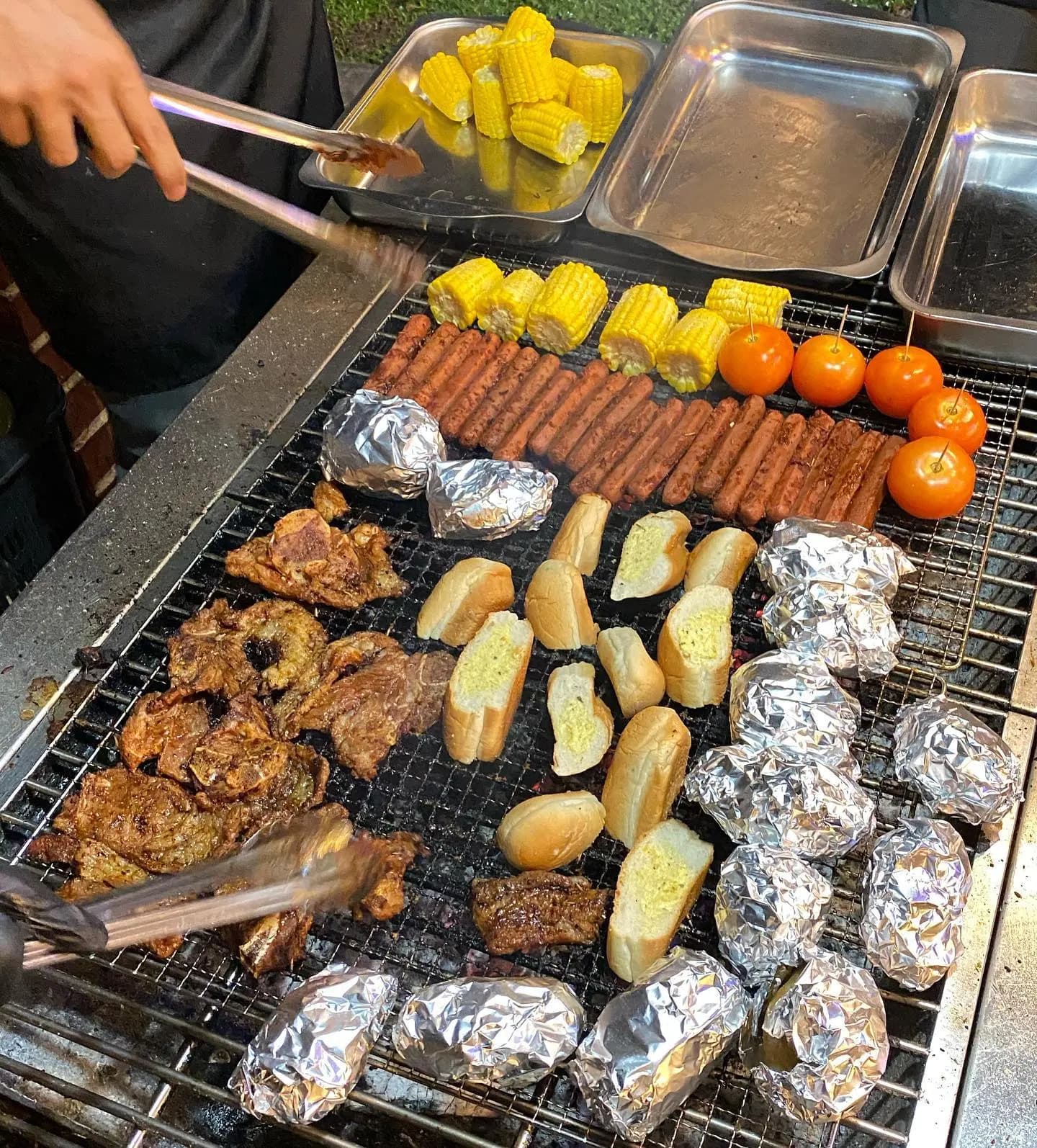 Bufet makan malam BBQ